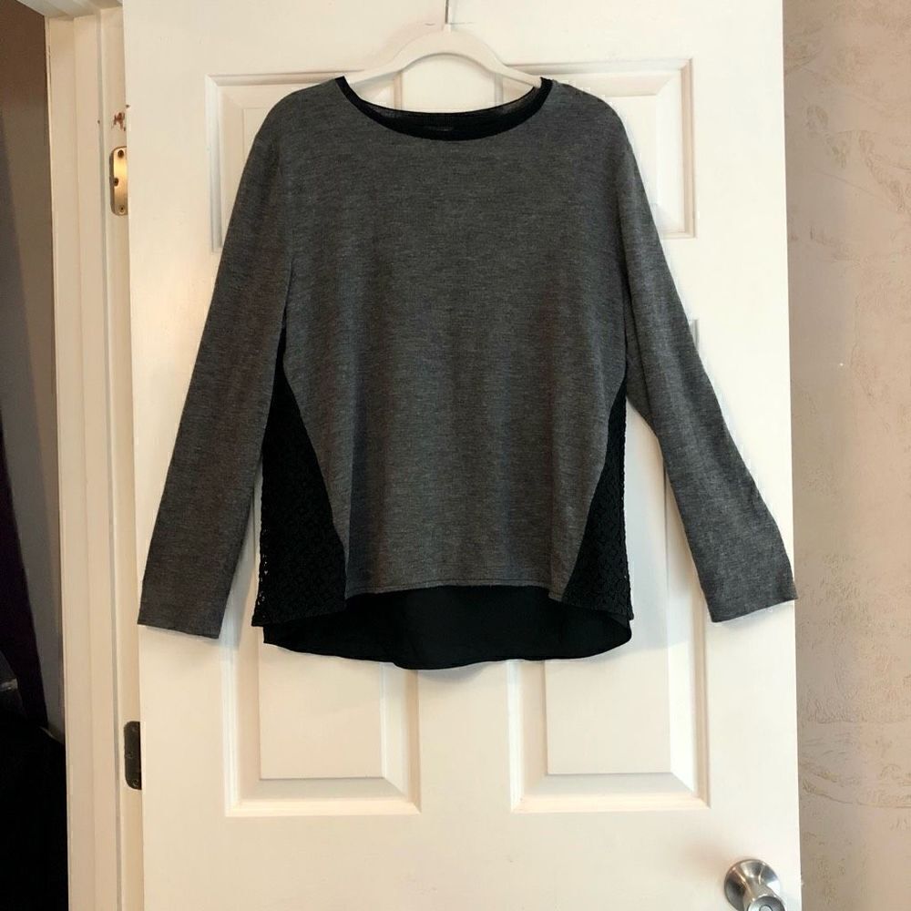 Ann Taylor Women's Gray Long Sleeve Knit Crochet Back with Black Lining Top Size